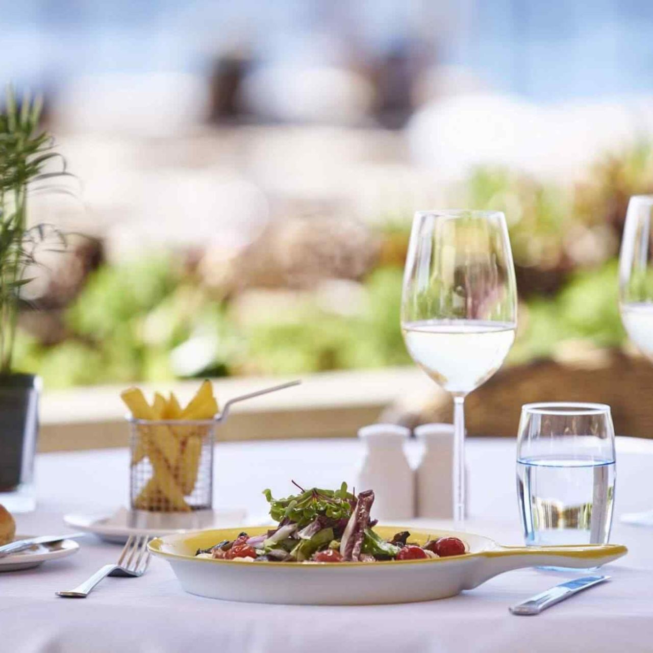 https://www.locfind.eu/wp-content/uploads/2017/08/restaurant-01-6-1280x1280.jpg